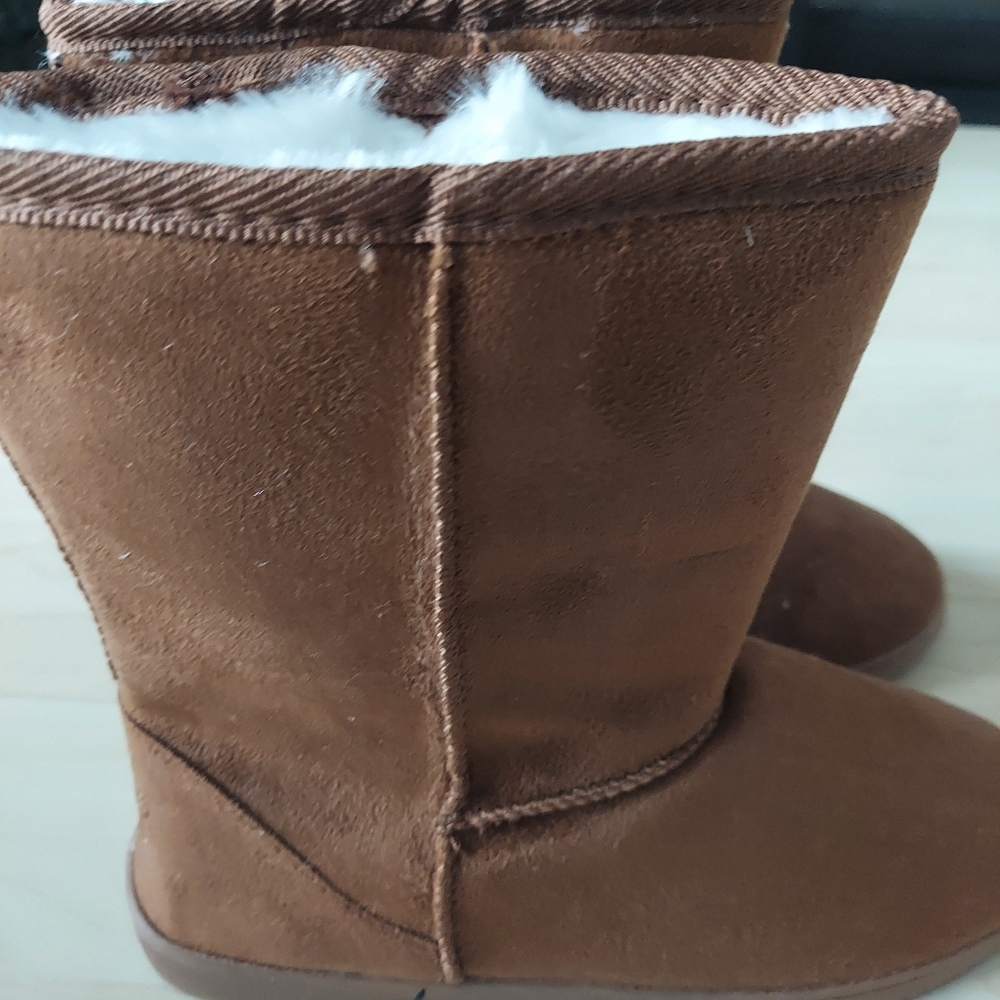 DAWGS microfiber boots. Color Brown. Size 7. Padded with memory foam. - Picture 7 of 9